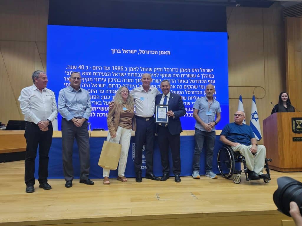מאמן הכדורסל המיתולוגי זכה בפרס מפעל חיים